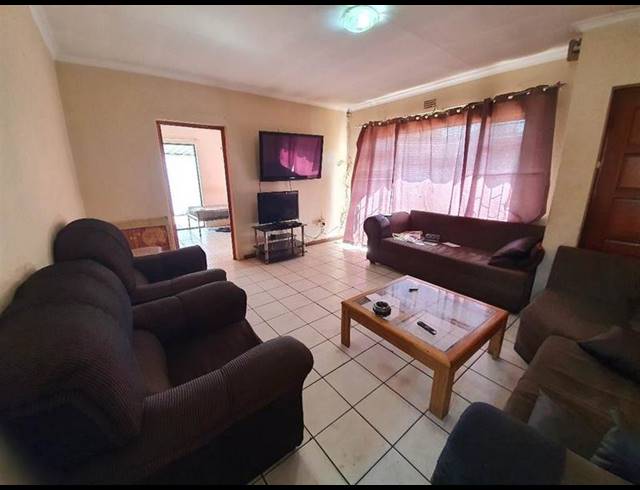 4 BEDROOM HOUSE FOR SALE IN MAYBERRY PARK